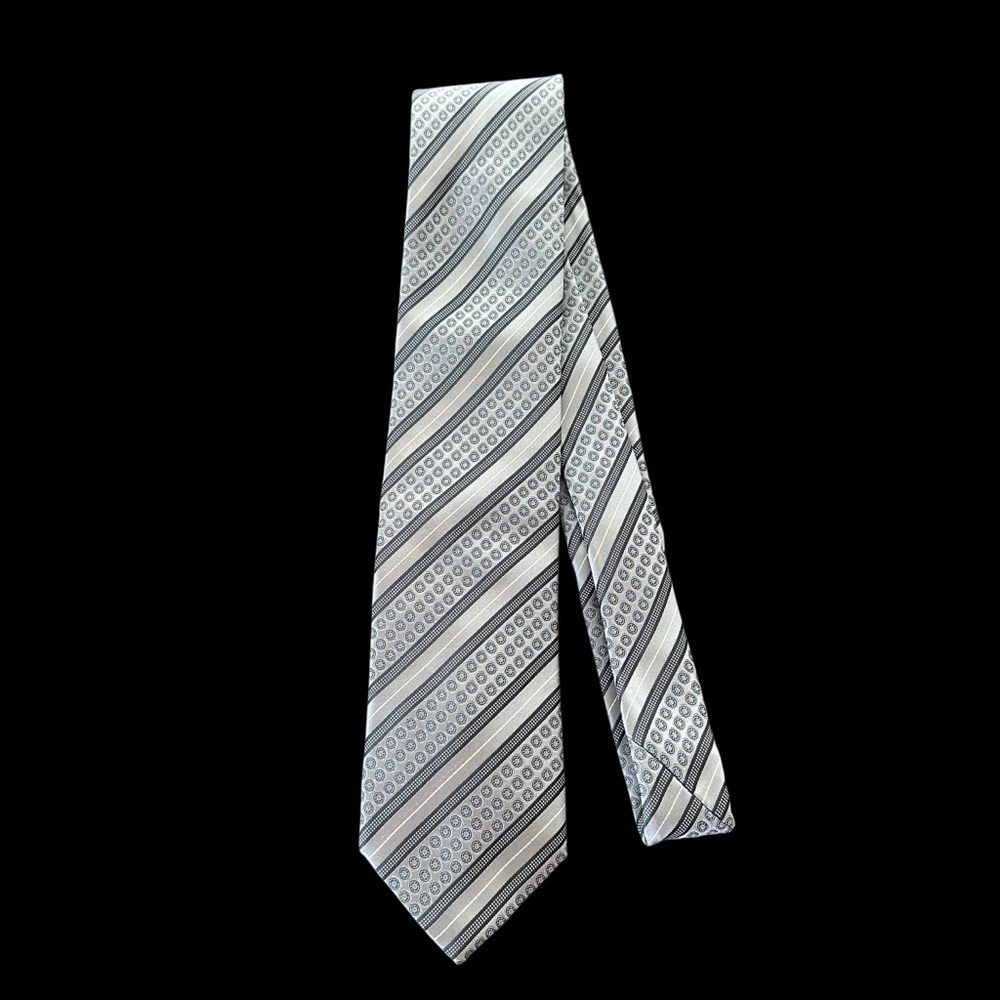 Geoff Nicholson Italy Gray Stripe 100% Silk Necktie Tie Business Church Designer